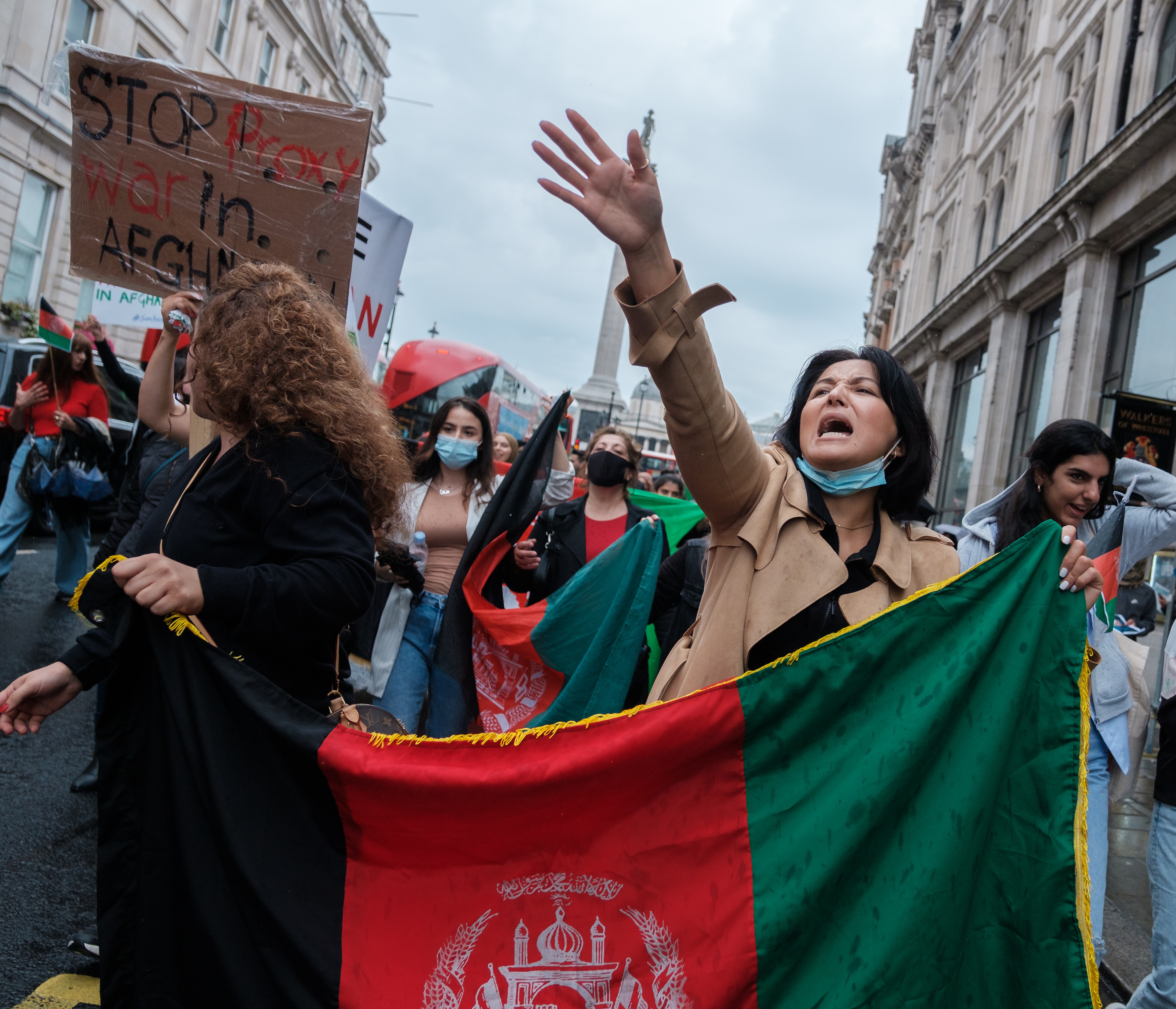 塔利班在阿富汗取得政權後，阿富汗人及支持者在倫敦示威抗議。（Photo by Ehimetalor Akhere Unuabona on Unsplash）